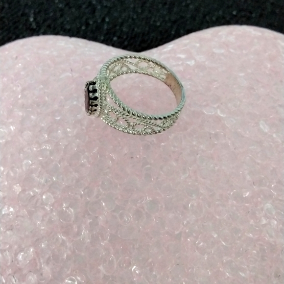 Silver tone filigree ring with red stone - Picture 4 of 7